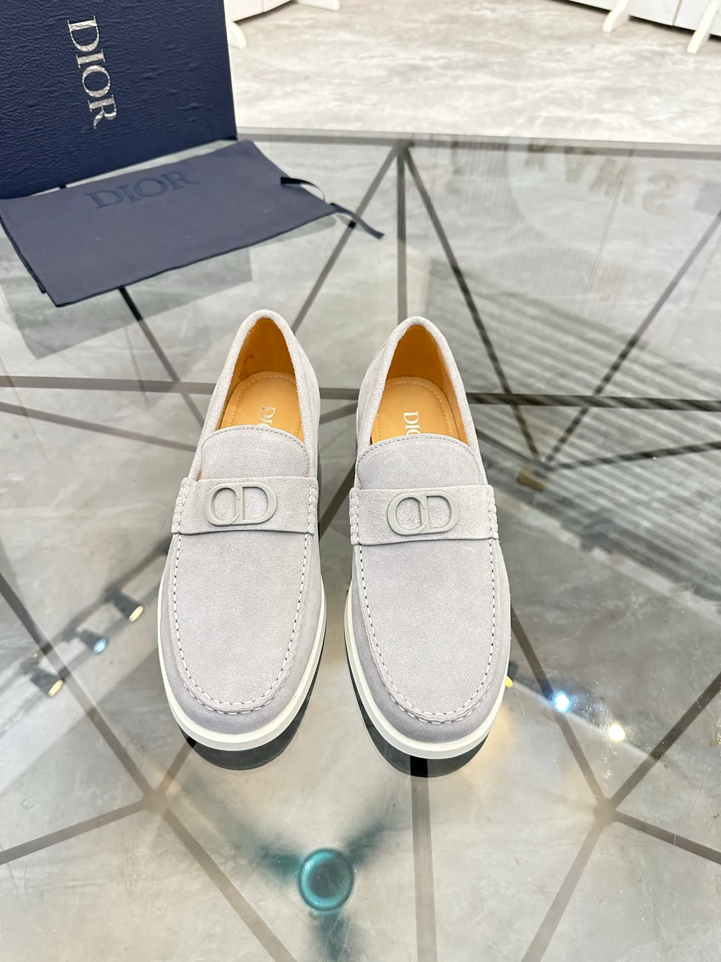 Selling men's shoes 💰: 💰P440¥ Product trademark: Dio* "Dior*" slip-on shoes Regular size: 39-44 (can be customized to 45.46) Product materials: imported nubuck leather upper, cowhide lining, original outsole. Number: 628